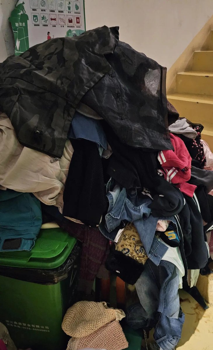 LeonoreRun8coe's tweet photo. Just spent 10 mins folding all my laundry and now my couch looks like a cozy cloud—small wins hit different! https://t.co/m5DqG7LYFH