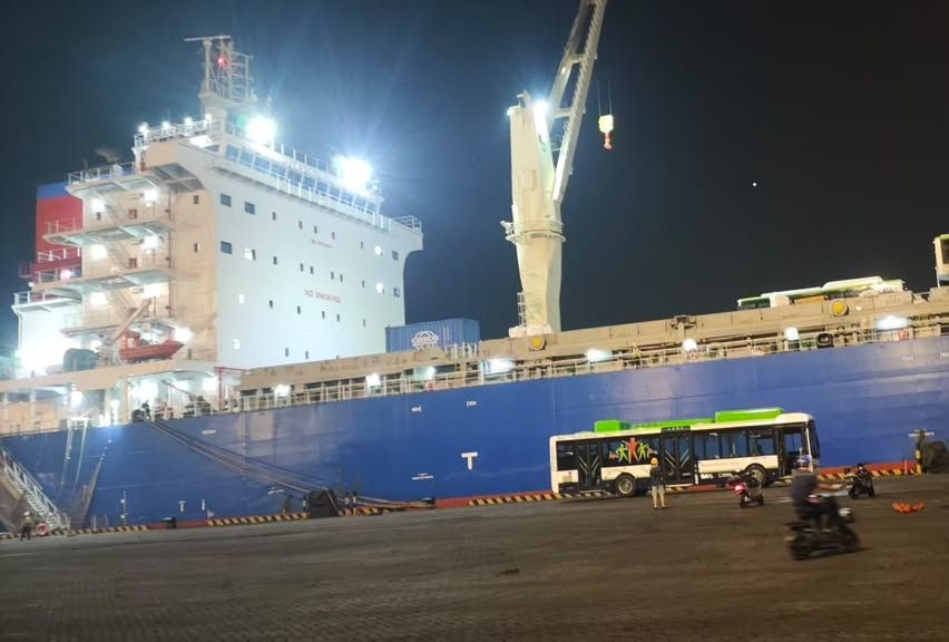 CiudadDeBondis's tweet photo. 🇨🇳MISION CHINA⛽️
BOMBAZO: #MisionBuenosAires renovará la flota de la #Linea61 y #Linea62 con coches #KingLong a GNC. Llegarán en noviembre al país. No se especificó la cantidad de coches
📸Pudong Motors https://t.co/vUVUeyp2VX