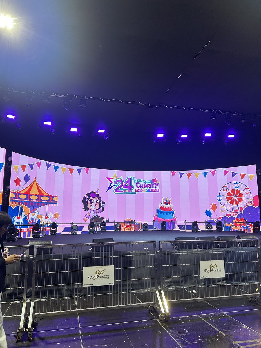 janluv_i's tweet photo. Little Jan, where are you? Mon is already here.🤪😎💜 https://t.co/zfeIZIpAre