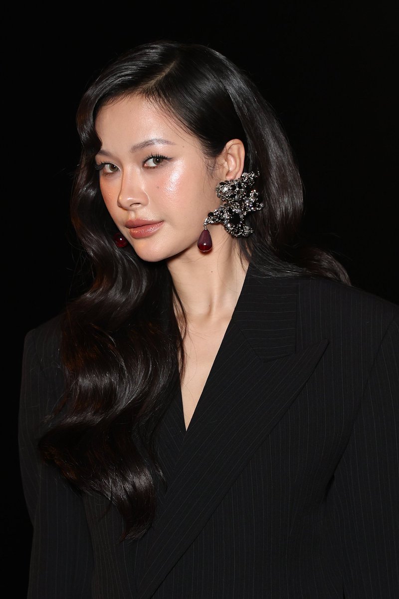 EverydaynewsTH's tweet photo. พี่สาวคนสวย "มิ้ลค์-พรรษา" Saint Laurent Brand Ambassador ขณะเดินทางมาร่วมชมแฟชั่นโชว์ Saint Laurent Women's Summer 27 ที่จัดขึ้นในค่ำคืนที่ผ่านมา ณ กรุงปารีส ประเทศฝรั่งเศส

#EVERYDAYth
#MilkPansa
#YSLxMilkPansa
#YSL #SaintLaurentSS27 https://t.co/n4xwN079KA