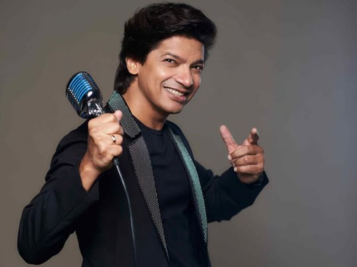 yoonshabnami's tweet photo. Happy birthday to Shaan... a voice that gave an entire generation a soundtrack for being young, hopeful and hopelessly romantic. He could sing about heartbreak, love, friendship or anything in between and somehow you still wanted to smile!

What is your favorite song by him? https://t.co/ftleSRIKqg