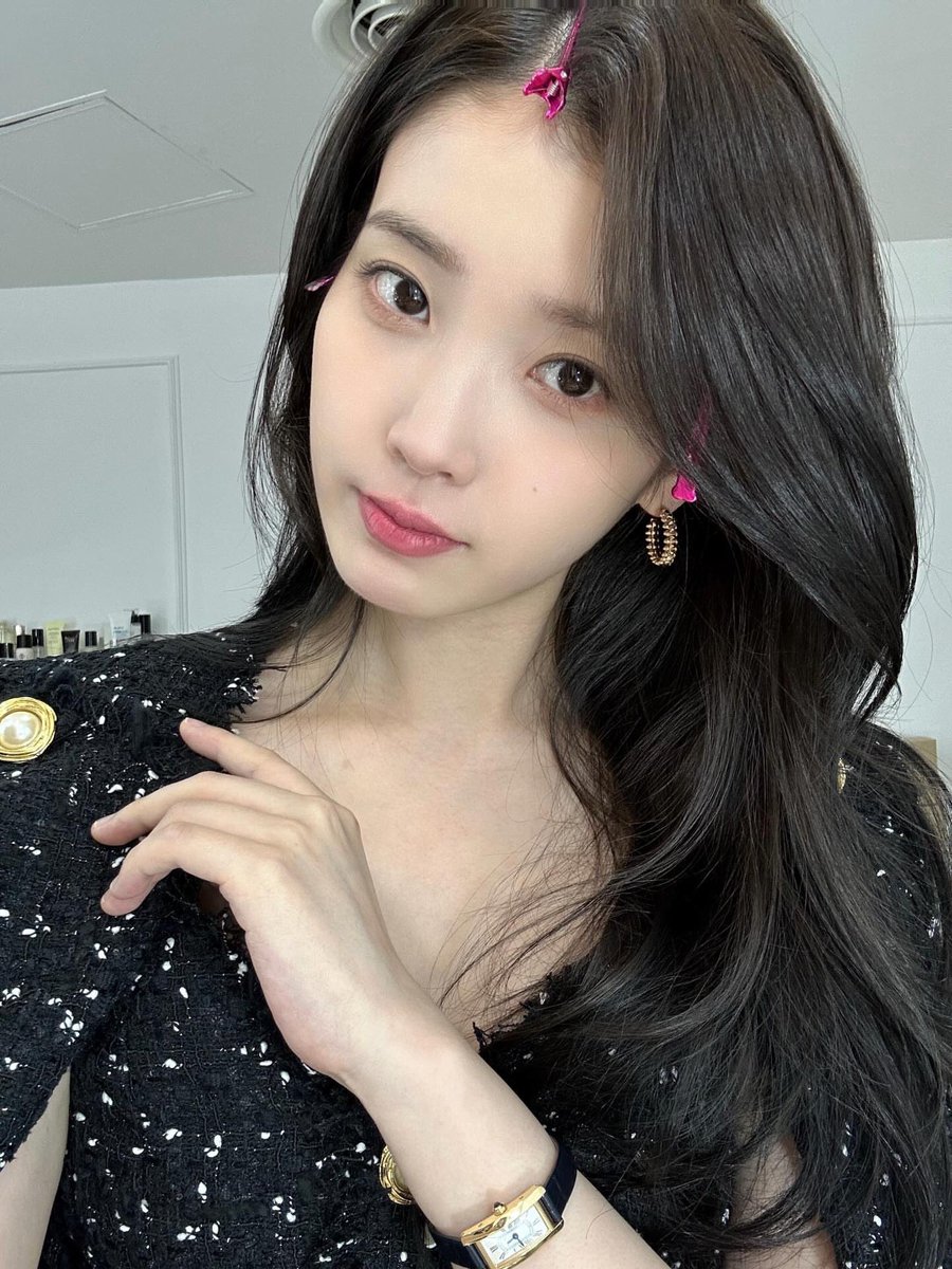 iuedelweiss's tweet photo. 헐 아이유 차기작 있대 ㅁㅊ!!

IU says she has news about her next (acting) project, but it will probably be revealed after the world tour, so please wait just a little longer.

#아이유 #IU #배우 https://t.co/GdRTc74V6E
