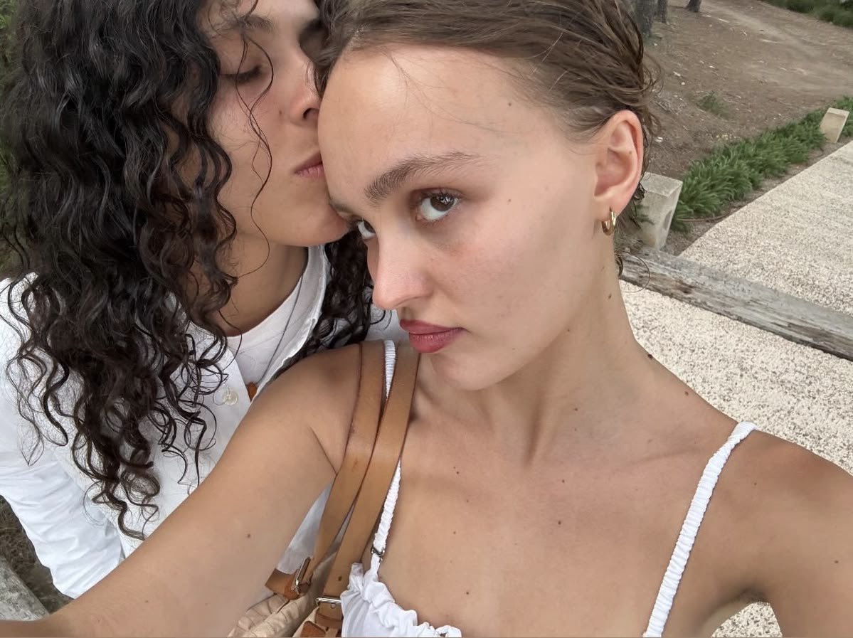 femmeraivosa's tweet photo. ranço de quem fala que lily-rose deep combina mais com o ex rato sendo que ela e a 070 shake foram feitas uma pra outra https://t.co/DG1bfpWyu8