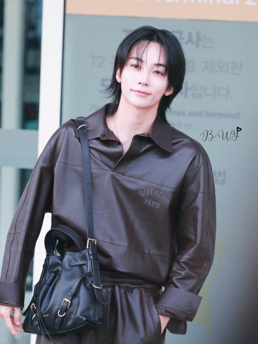 bewithyou_SG's tweet photo. 🌟 260930 Jeonghan ICN 출국 🇫🇷

 #정한 #윤정한 #ジョンハン
#SEVENTEEN #세븐틴 #Jeonghan https://t.co/zsZ34X6vPC