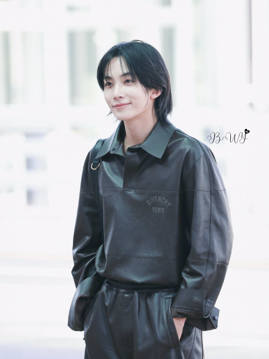 bewithyou_SG's tweet photo. 🌟 260930 Jeonghan ICN 출국 🇫🇷

 #정한 #윤정한 #ジョンハン
#SEVENTEEN #세븐틴 #Jeonghan https://t.co/zsZ34X6vPC