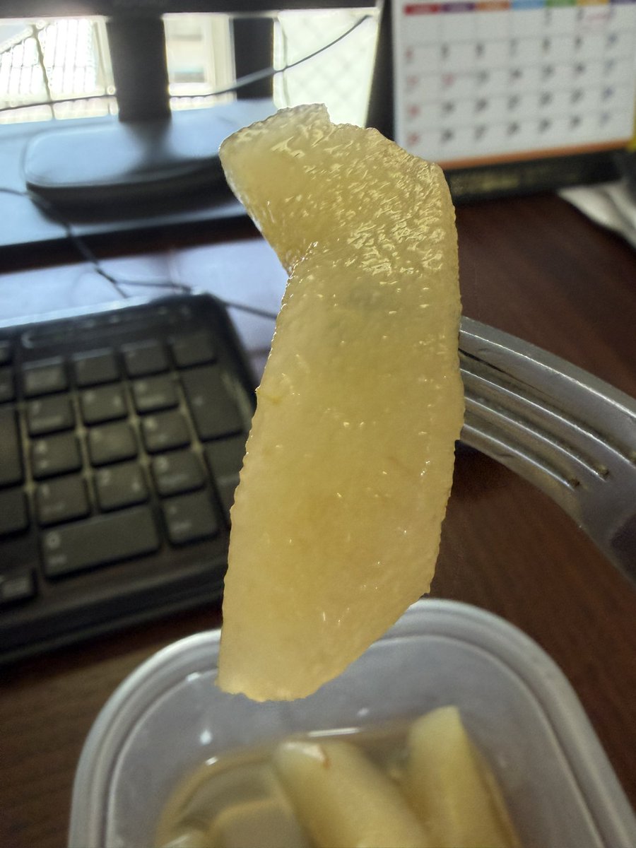 Ai10ta's tweet photo. 本日のお昼20世紀梨のコンポート。
和梨は粒々があるからいだこ丸ごと食べると⚠️しかないので…

#炎症性腸疾患
#クローン病
#糖分が染みる
#糖分ジャンキー野郎
#地産地消で旨し
#白ワインもなかったから
#調理酒で代用 https://t.co/ZMKud3dn9X