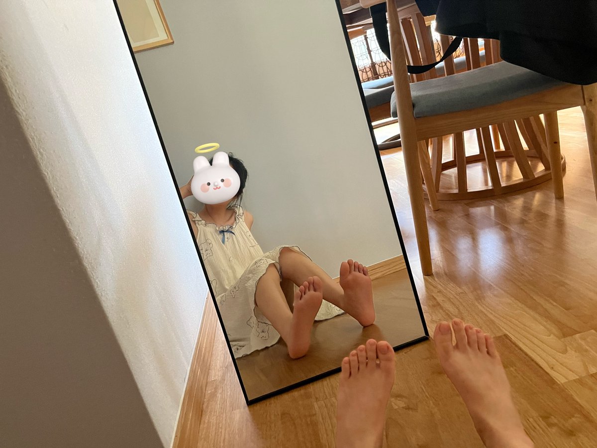 linmoonfull's tweet photo. 以后这个号就更新女友臭脚了，让大家共享一下有对象拍脚的感觉 #脚底 #美脚 https://t.co/nsyYRbtKue