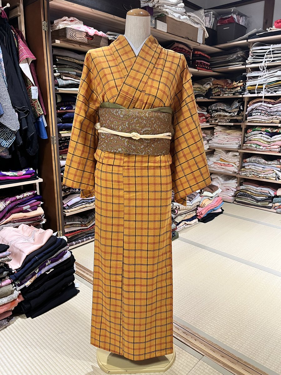 ochicochiya's tweet photo. 朝晩冷え込むようになってきましたね🍁🍂
彼方此方屋のトルソーは、木綿のお着物を着ています👘
秋らしいカラーでとっても可愛いです♡

#彼方此方屋
#おちこちや
#着物
#リサイクル着物
#kimono https://t.co/nZod7Krk9l