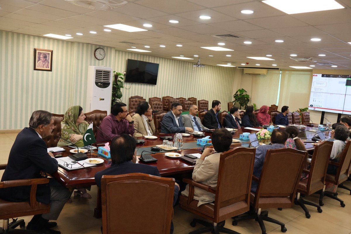 DhoIslamabad's tweet photo. The 4th TWG Meeting on HIV &amp; Hep C was held at the Ministry of NHSR&amp;C.DHO Islamabad,shared updates on Hepatitis C,IPC,healthcare waste management and related public health initiatives,highlighting ongoing efforts to strengthen prevention &amp; safe healthcare practices.
#DHOIslamabad https://t.co/zOgGSxfVSz