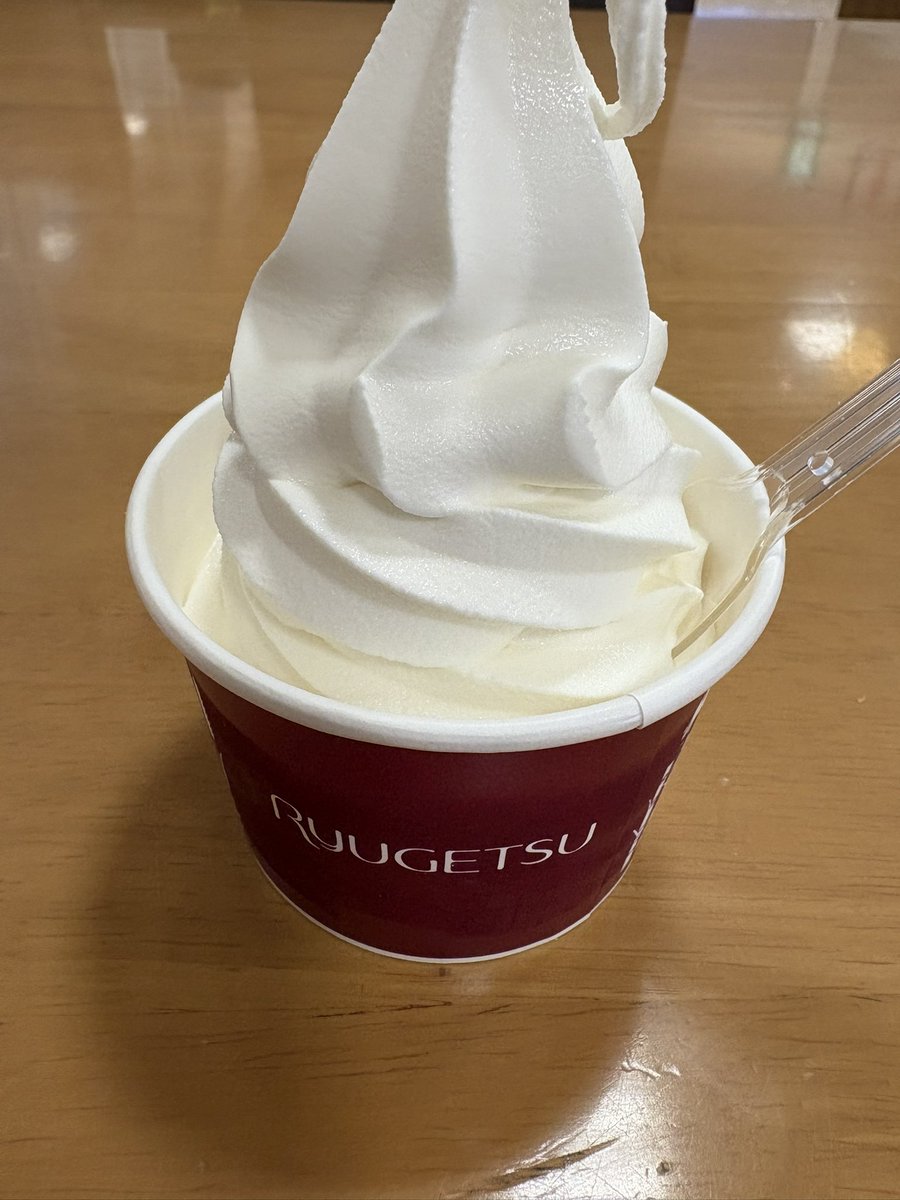 neriuw's tweet photo. 柳月のソフトはねっちり系でうまい https://t.co/m1QCbx1Jy9