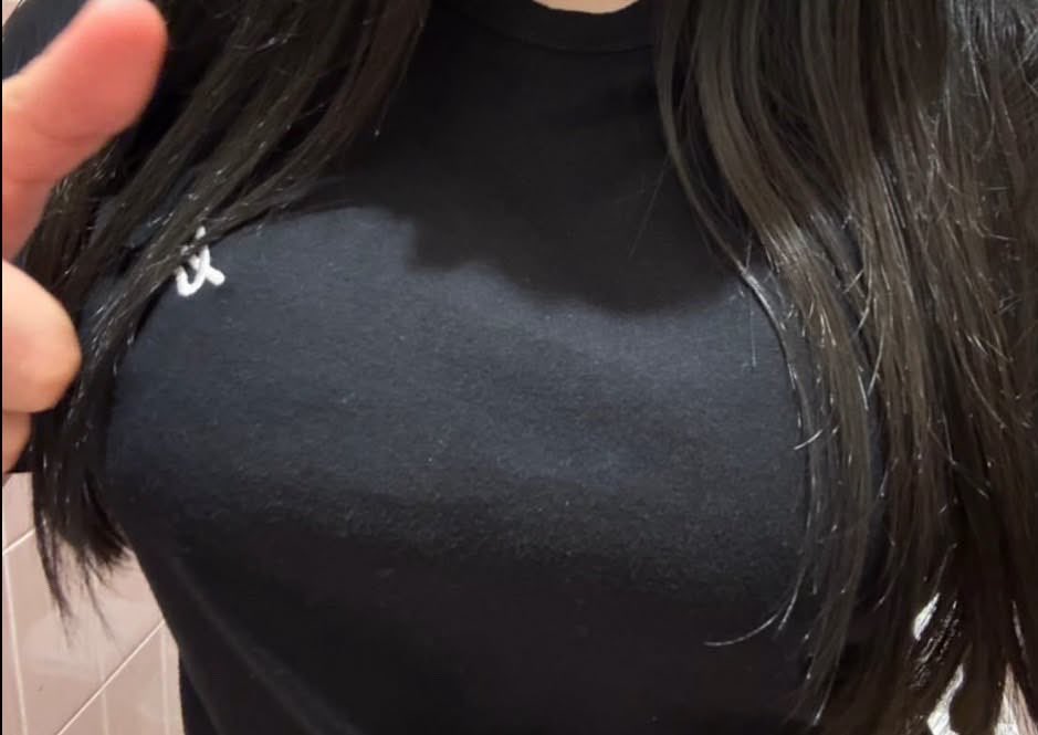 Ms7Qh's tweet photo. こいつほんとデカぱいすぎる💕💢乳デカすぎ💕💢💢顔ブサイクすぎるのに乳でかいからほんとに抜ける💕💕💢💢奥村由菜みるとまじで勃起とまらない💕💢一生射精止まらない💕💢奥村由菜最高💕💕💢💢 #おなぺ  #晒し  #顔抜き  #くまもと  #オナペ https://t.co/PqcLex2AQN