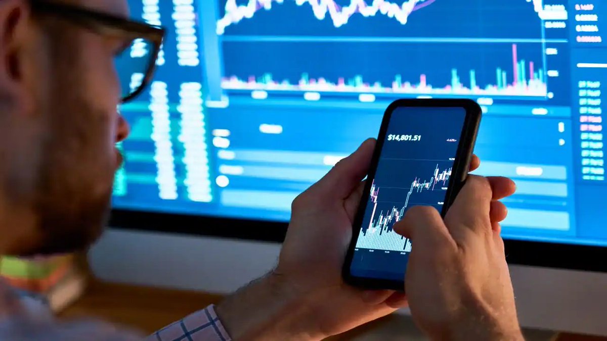 istrangeeyes's tweet photo. The Nifty index is expected to open flat near the 22,700 mark. Market sentiment remains cautious given the recent weakness; immediate support lies in the 22,500–22,550 range, while resistance is situated between 22,900 and 23,000.

The short-term trend remains weak, and any rebound towards the 22,900–23,000 zone is likely to face selling pressure. A drop below 22,500 could trigger a further decline; conversely, if the support zone holds, the market may enter a period of consolidation.

On the positive side, I would only consider adopting a more bullish strategy if the Nifty index manages to sustain itself above 23,050. This could signal a reversal of the short-term trend and pave the way for further gains. Until then, upward moves are likely to encounter selling pressure, so market participants should closely monitor price action around these key levels.