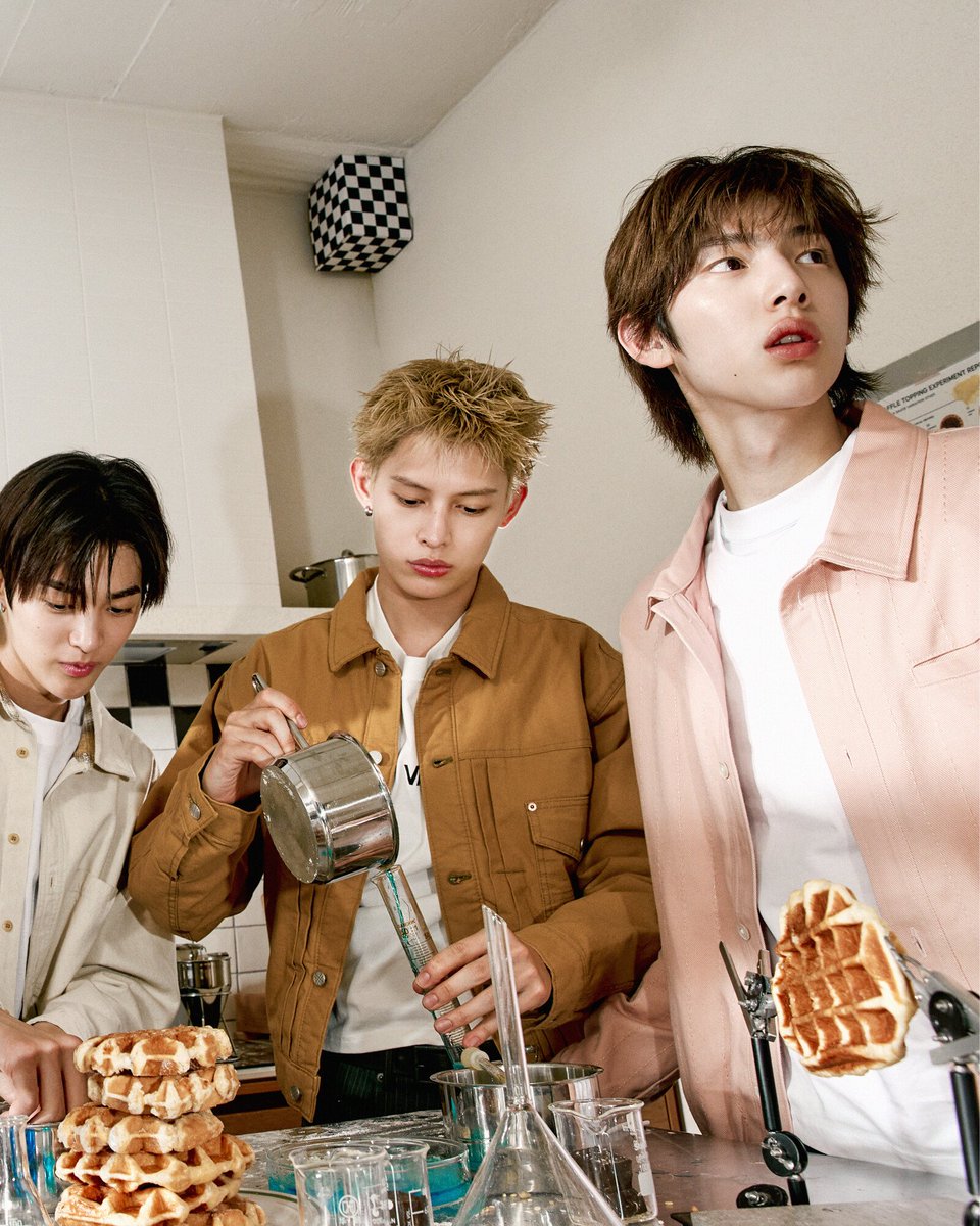 eomcoertis's tweet photo. CORTIS x VANS! 

#CORTIS #코르티스 https://t.co/Sm6NWnQhNE