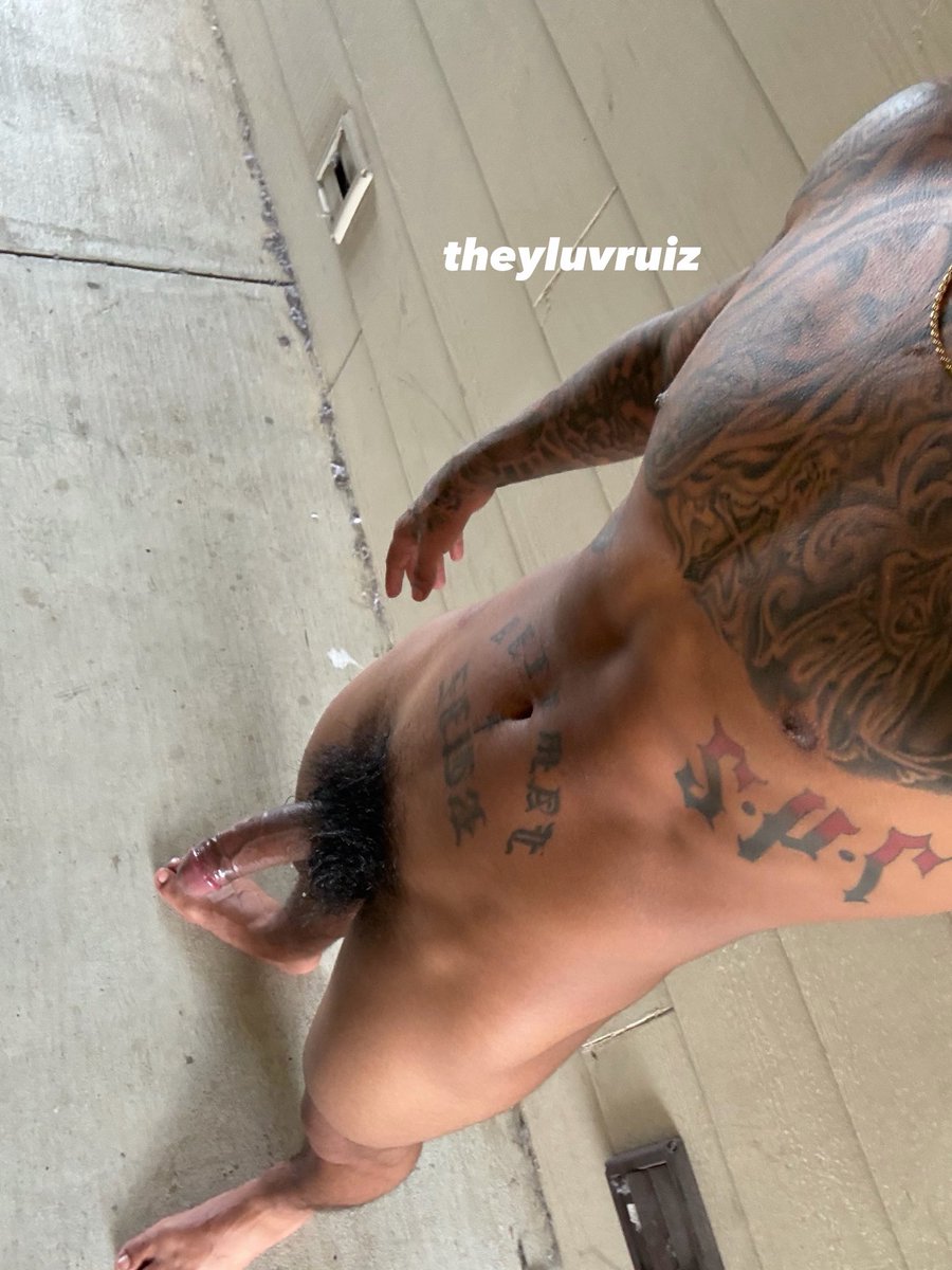 theyluvruiiz's tweet photo. the face / the dick https://t.co/HdbKG2kvp0