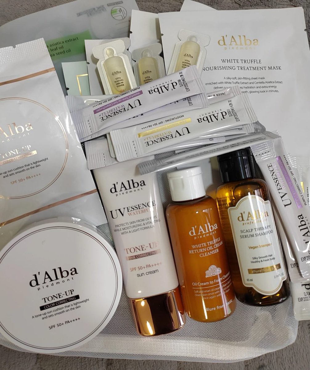 nadaeladela's tweet photo. PLSSS GUYS,, Skincare terbaik yg aku pake dari 2023
1. Embryolisse
2. D alba

Sungkem bgt sama yg ciptain itu 😭🙏🏻￼ MAKASIH BANYAKKKKKK https://t.co/XZdKgzP2F8