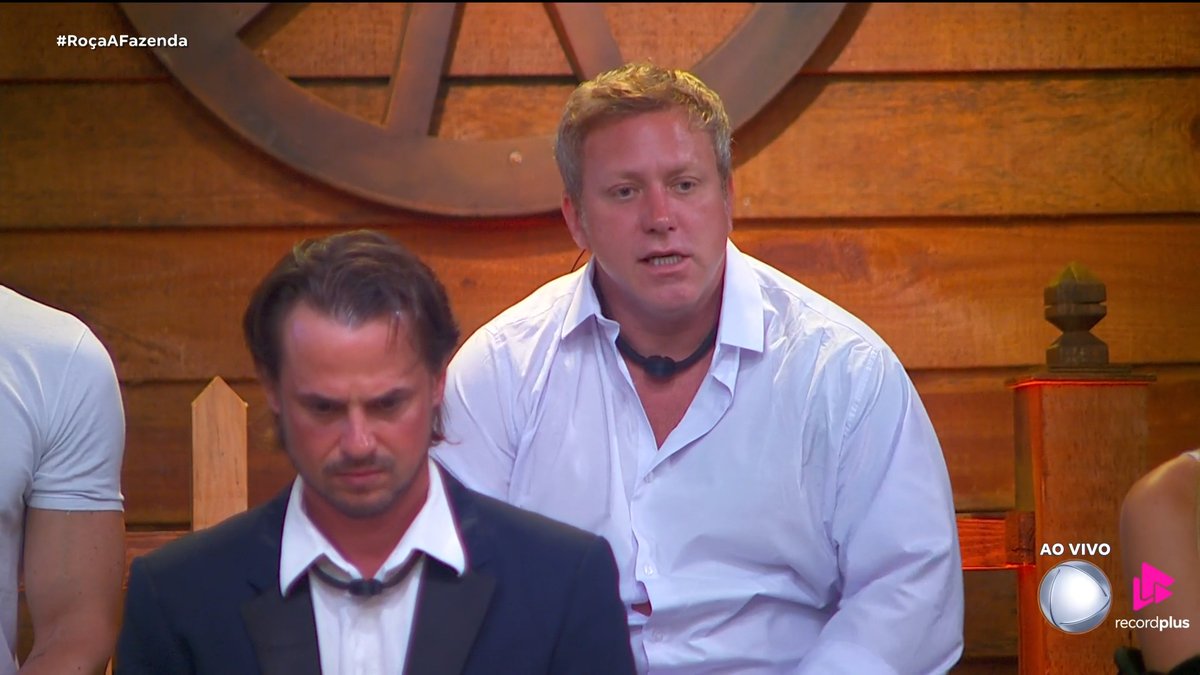 portrasdolimbo2's tweet photo. Campeão e vice aqui né? #AFazenda18 https://t.co/cs8QdnLMH2