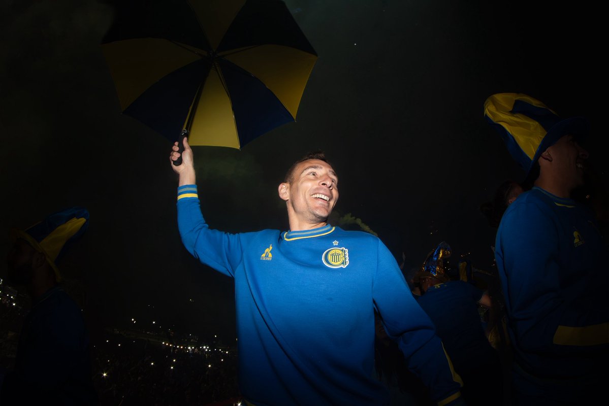 RosarioCentral's tweet photo. OLÉ OLÉ OLÉ OLÉ MARCO MARCO 😍 https://t.co/ZqlNIPT8SK