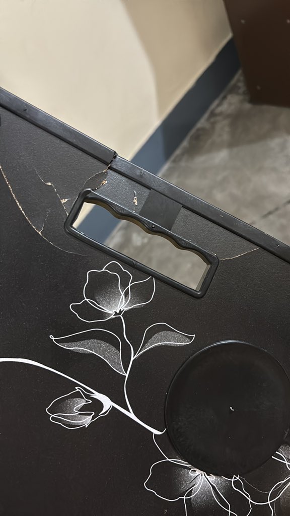 iamkaranveeer's tweet photo. Pathetic service from @ZeptoNow Delivered a completely cracked and damaged laptop table, and now your support team has gone completely silent. No response to emails and zero help on the app. 
Is this your standard of quality control and customer support? https://t.co/CDmEQYpH60
