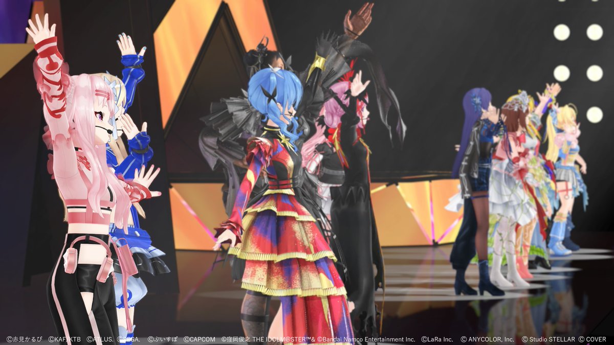 panoravr's tweet photo. 次元とかジャンルとか界隈とかも飛び越えて　ファッションと音楽が交錯した「X VORDER RUNWAY」ライブレポート
https://t.co/0J3LiR3UvD

#X_VORDER_RUNWAY

クロスボーダーの名に違わず、作品や次元などさまざまな境界を超えるここでしか見られないライブでした✨

> このイベント、非常に情報量が多く、短く説明するのが難しい。

生身とバーチャル、それもそれぞれ出自の文脈も異なる歌姫たちが、人気イラストレーター・Mika Pikazo氏のデザインによる一人一人異なる新衣装をまとい、それらの衣装はリアルの布地としても、精緻な3Dモデルとしても顕現され、ランウェイを優雅に歩く。

さらにイベントを彩るテーマソングを手がけたのは、数々の大ヒットアニメ・ゲーム音楽を送り出してきた巨星・田中公平氏。あまりにも語るべき要素が詰め込まれた祝祭の模様を、余すところなく記録していきたい。