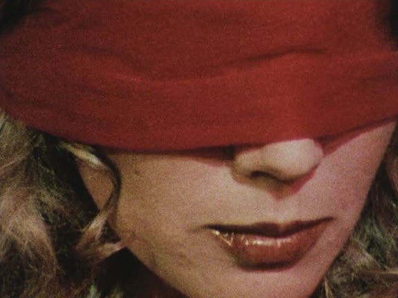 rssfdvbackup's tweet photo. Dyn Amo (1972) 🇬🇧
Dir. Stephen Dwoskin

Um clube de strip-tease antiquado, com grandes camas drapeadas de cetim e cortinas extravagantes. Quatro mulheres aparecem e realizam seus números, uma após a outra, até que o olhar se volte contra quem olha. https://t.co/nLL5U9y6u2