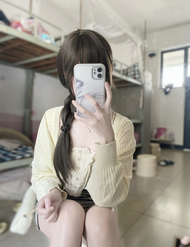Willowugmv's tweet photo. 新人刚玩x…..真给看

有人想锐评一下我15岁福嘛 🥹   

看完不许瞎说，赶紧看，我要删了

真没有🚪 https://t.co/qwzbR5eNmR