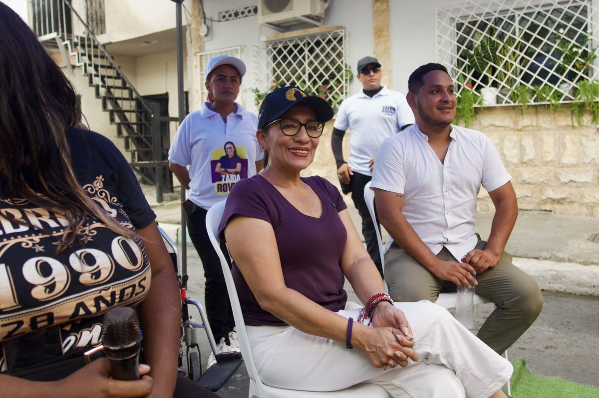 zaidarovira's tweet photo. En cada sector del sur de #Guayaquil que recorro me dicen lo mismo: ¡los parques están #abandonados!

Hoy, en la cooperativa Esmeraldas Chiquito, me lo volvieron a decir. Parques deteriorados, sin mantenimiento, espacios donde deberían jugar nuestros niños y compartir nuestros adultos mayores, dejados a su suerte.

¿Hasta cuándo tanta indolencia? ¿Quién fiscaliza? ¿Quién exige que se cumpla? Guayaquil no puede seguir pagando las consecuencias de autoridades que miran para otro lado.
