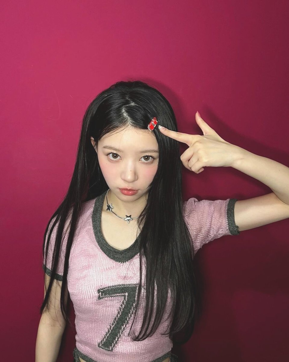 AboutHatePlus's tweet photo. ILLIT'S Moka allegedly provided internal company information to NewJeans members, leading to her hiatus. https://t.co/387zYf0i64