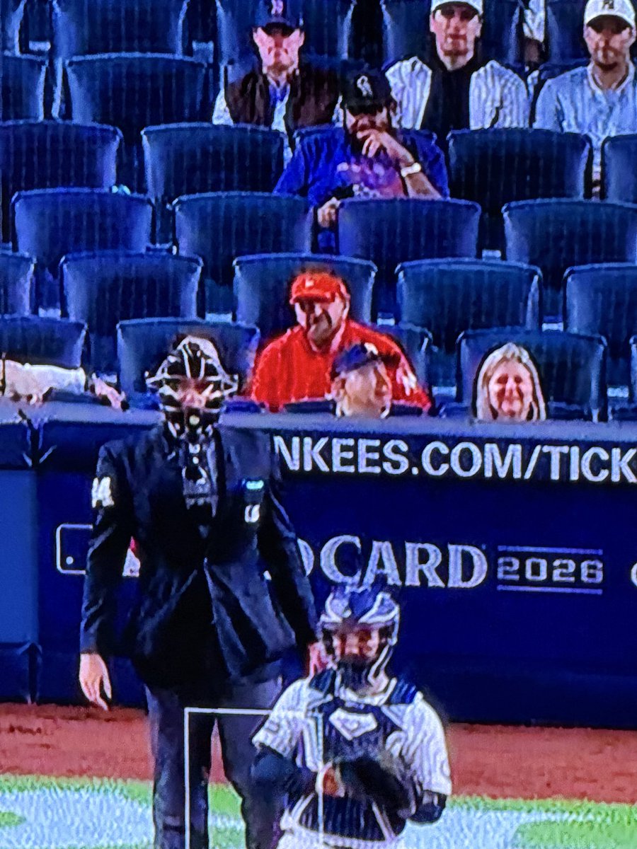 NixWordPass's tweet photo. #Noticing a Rock show fan in Sox-Yanks https://t.co/BOV3CNOWbH