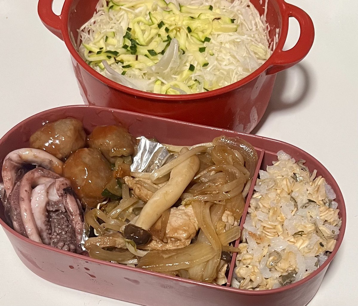 BuchiBuchimono's tweet photo. 豚肉～うみゃ♡🦑うみゃ。♡
ミートボールポンって天才！天気きもち～
 #お弁当 #工場女子 https://t.co/M3WvksFtuc