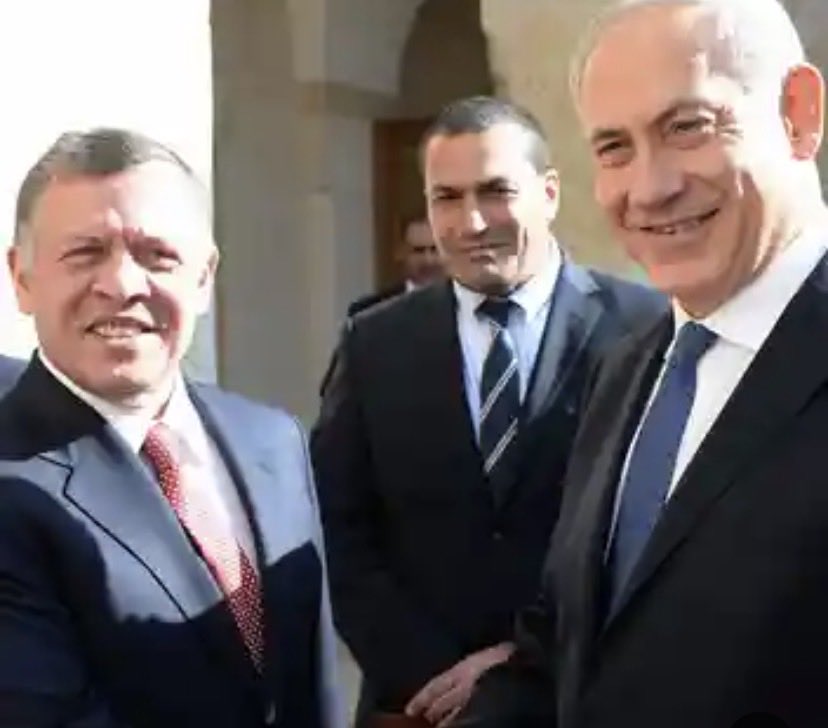 Maharlhaz's tweet photo. @hagg_8 تعملون معهم ليل ونهار 
والان تبرر خيانة سيدك للمسلمين https://t.co/zU4vVKp7Vp