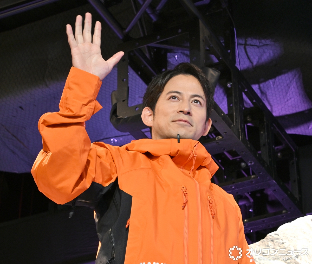 oricon's tweet photo. 岡田准一、今年は
イノベーションして司会業に挑戦❗️
⠀
「今までの積み重ねがきっと出てくる」
想定外の展開も楽しめるように
https://t.co/B3WgISgThq
⠀
MAMMUT(マムート)秋冬コレクション発表会 https://t.co/Sxm6YDarDQ