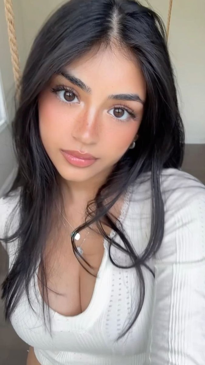 FR3ESH_x's tweet photo. She radiates love with grace and confidence, and hope grows stronger. 🥰💗 https://t.co/dRKaI5e6gX