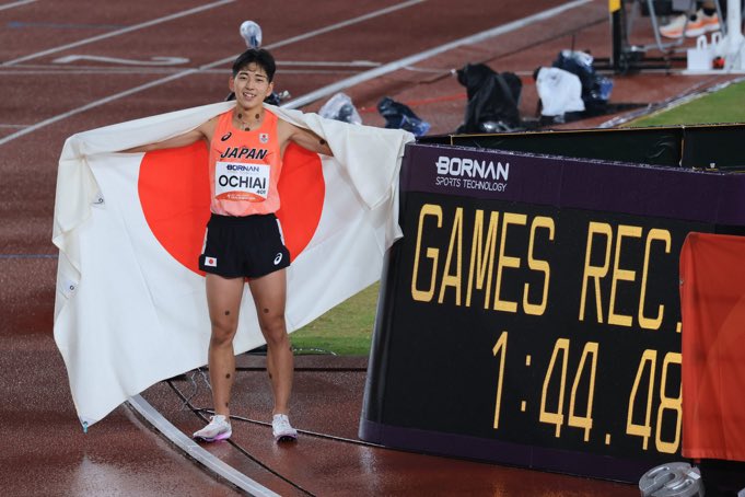 Runvox's tweet photo. 64年ぶりの800m金メダル🥇
落合晃選手。

中学時代、先生の
「800mが一番向いている」
その一言が転機でした。

日本の800m史が変わった、奇跡の一言。
#アジア大会 https://t.co/jAy8J8m8c2