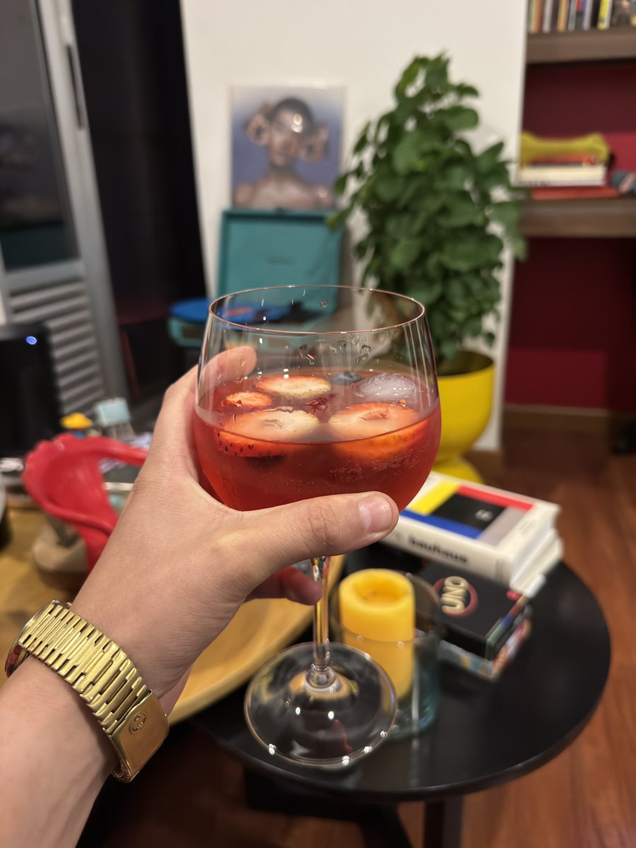 o_marroqui's tweet photo. Noche de #gin y #vinilos con @peggygoudj 🫠💛 https://t.co/Z5TbVRwIZD