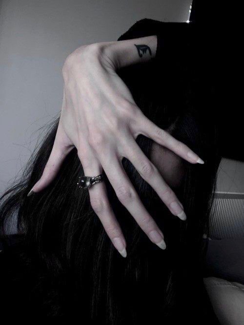 herfectionism's tweet photo. NEED my hands to look like this https://t.co/zqMG8DsUoL
