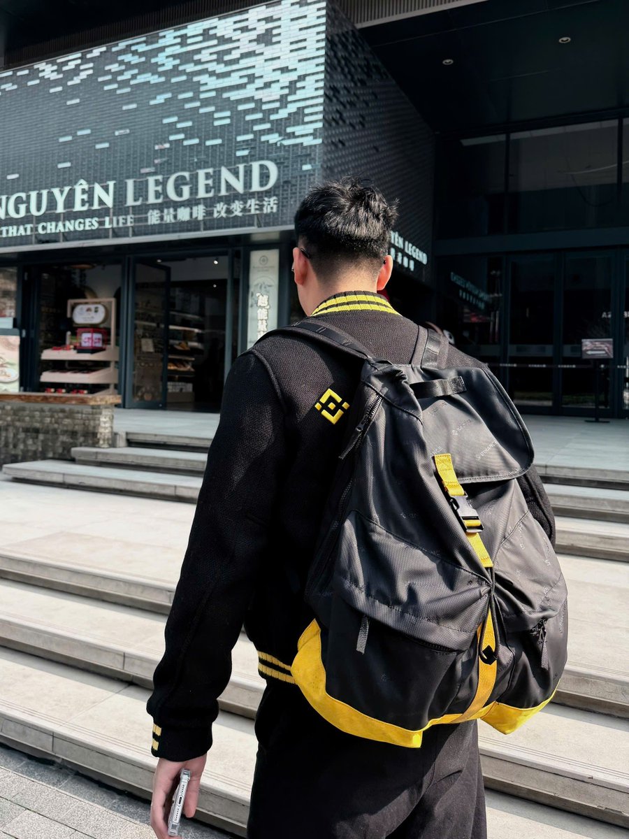 GhostxWriterx's tweet photo. GM 🔶@binance_vietnam

Rate my outfit 😎 https://t.co/E90Jtg8uxO