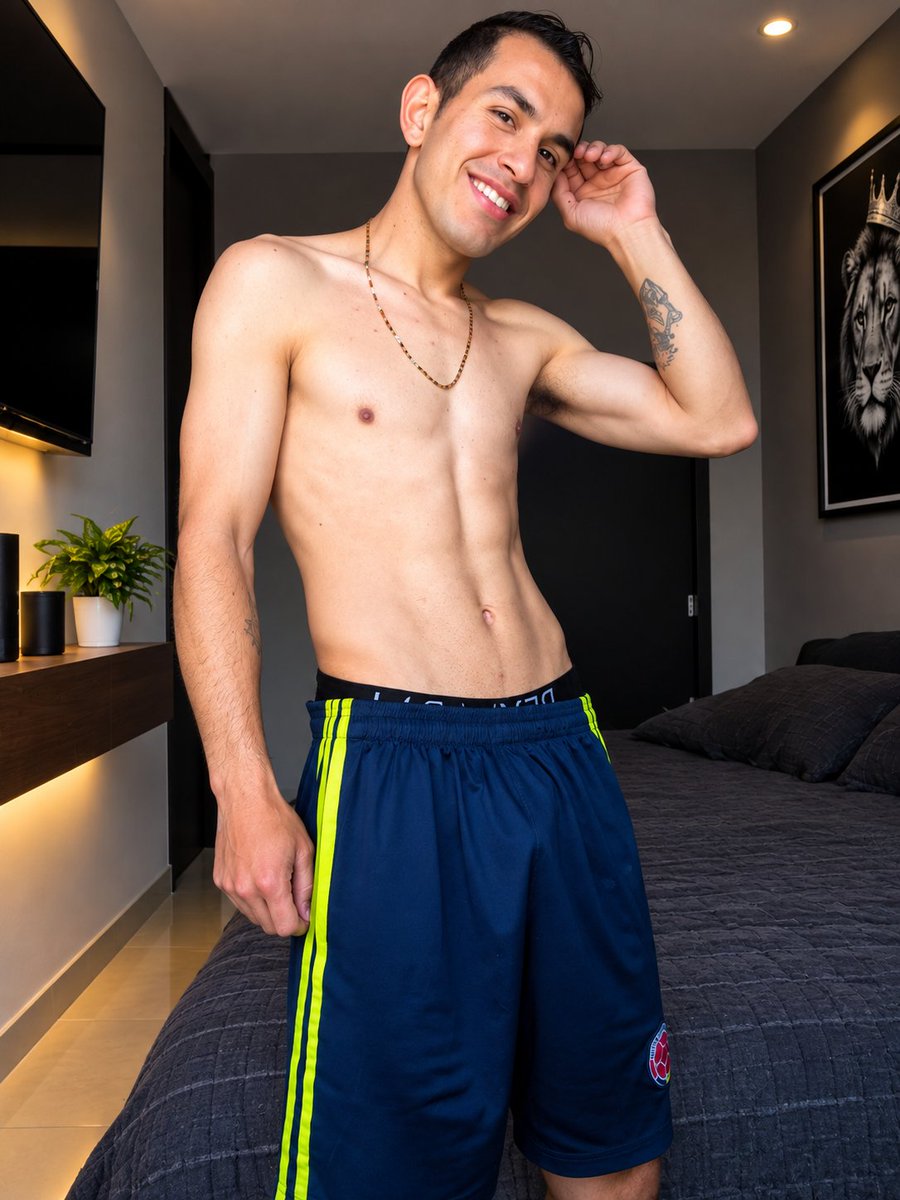 AlexCastilapnr's tweet photo. Cual quedó mejor me ayuda a escojer please 🥺🙈😎 https://t.co/M4eGSu58J7