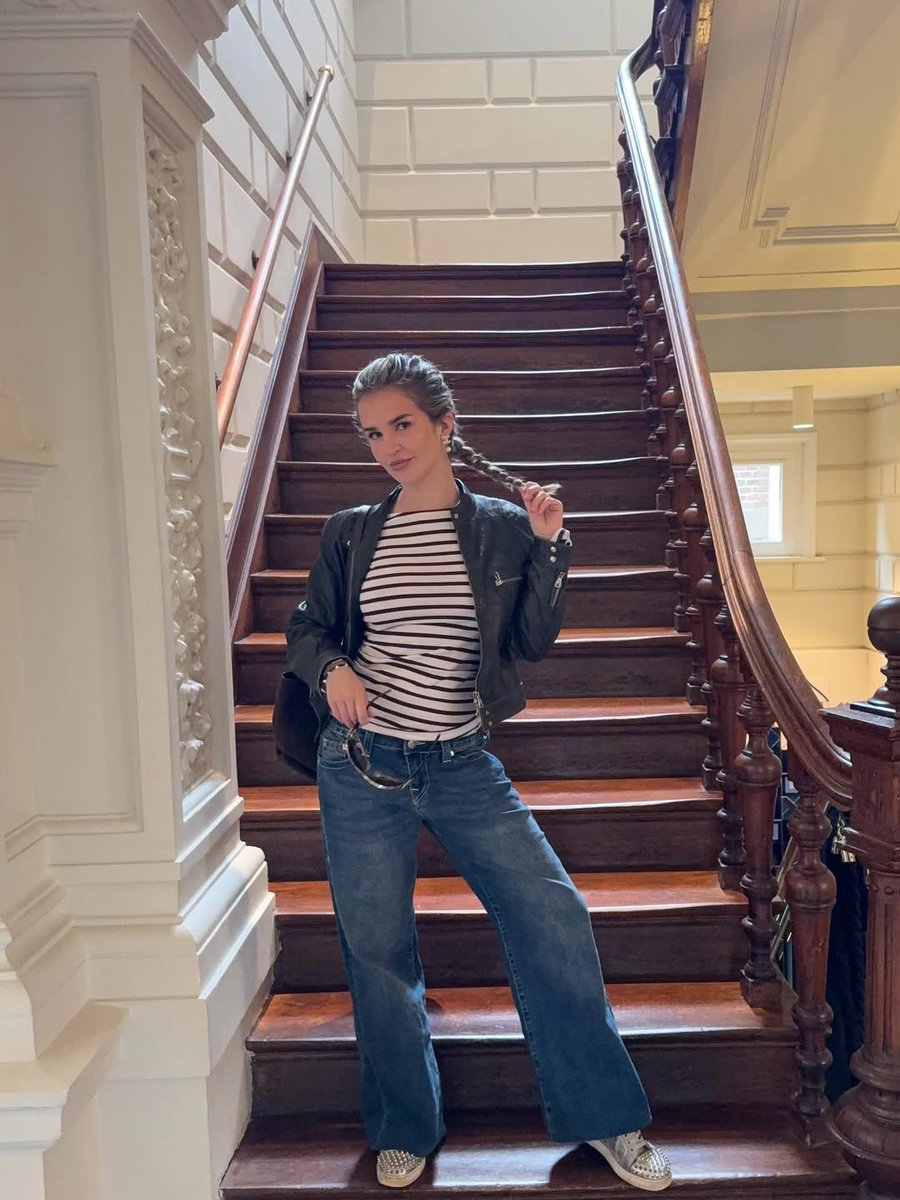 timothymar75cz's tweet photo. Gillar ni mina nya baggy jeans?😏 https://t.co/5UKvJ2oJ3l