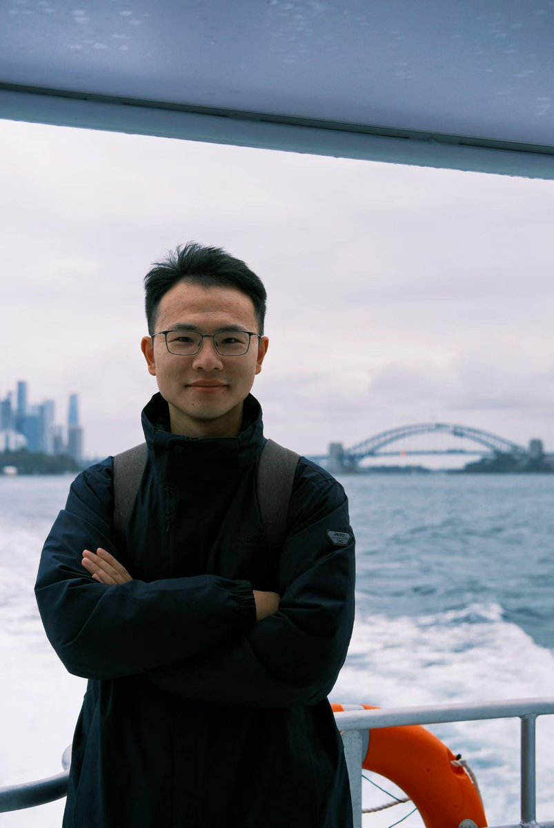VirgilSolution's tweet photo. 今天来聊聊户晨风移民澳大利亚的事情，作为一个移民行业的从业者，我看到这个消息之后就知道一定是假消息了，原因很简单，现在如果你想短时间内移民澳大利亚，基本是不可能的。现在澳大利亚在中国移民市场上流通的项目主要有：
1. 186雇主担保项目（一步到位绿卡的）
2. 482雇主担保项目（这是工签，不是一步到位绿卡产品，后续可以通过186的一个分支转成绿卡。）
3. NIV杰出人才项目（极难，项目推出一年多以来中国移民市场，我听说的，只有几个获邀的，对的获邀只是第一阶段的完成，第二阶段还要继续审核的。）
 
186、482这两个项目，都是国内的公司联系好雇主，给你发个offer，你不需要真实去工作，但是如果你要拿到永居，这个流程是需要2年的时间的。而且我可以和大家讲，这个项目的价格，国内靠谱的交付方价格都在130万人民币左右的，我不是觉得户子没有这个钱，我是觉得户子第一不可能2年前就规划申请，第二就是户子不可能拿130万人民币去买一个身份。
 
当然我不是说186是垃圾项目，如果你想要一张澳洲永居，那么186仍然是市场上最合适的项目，只要你能接受价格，2年时间和语言要求。  NIV对于户子来说更是扯，因为这个项目基本上已经被我们行业内判断为死亡项目了，已经没有人在签约这个产品了，因为这个是一个审核极其严格的杰出人才引进项目，如果你不是一个顶级科学家这种级别的申请人，你想都不要想了，户子完全不符合。
 
还有就是澳大利亚的雇主担保项目，都对于雅思成绩有要求的，最少也要4个6.5才好获批的，户子语言肯定也是不行的。