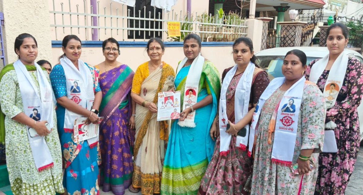 GunukulaKishore's tweet photo. మా ఇంట్లో మొత్తం 16 ఓట్లు ఉన్నాయి.. అవన్నీ బాస్ (జనసేన)కే” — మరో ఇంట టీడీపీ సభ్యత్వ కార్డు చూపుతూ స్థానిక (16)21 వ డివిజన్ లో స్పష్టమైన మద్దతు పలుకుతున్నాయి...

#VijayaLakshmiGunukula - @JanaSenaParty

నెల్లూరు సిటీ: పాత 16, కొత్త 21వ డివిజన్‌లో జనసేన నాయకులు కిషోర్ గునుకుల, గునుకుల విజయలక్ష్మి ఆధ్వర్యంలో గత కొన్ని రోజులుగా కూటమి ప్రభుత్వ అభివృద్ధి, సంక్షేమ కార్యక్రమాలను ప్రజలకు వివరిస్తూ కొనసాగుతున్న ప్రచారం ఈరోజు కూడా యథావిధిగా కొనసాగింది. ఈ సందర్భంగా స్థానిక కుటుంబాలతో మమేకమై ప్రభుత్వ కార్యక్రమాలపై అవగాహన కల్పించారు.

ప్రచారంలో స్థానికులు జనసేన అధినేత @APDeputyCMO శ్రీ @PawanKalyan గారి పారదర్శక పాలన, ప్రజా సంక్షేమంపై దృష్టి గురించి చర్చించారు. అలాగే ‘పల్లె పండుగ 3.0’ ద్వారా భారీ స్థాయిలో గ్రామీణ మౌలిక వసతుల అభివృద్ధి పనులకు శ్రీకారం చుట్టడాన్ని కూటమి ప్రభుత్వ అభివృద్ధి ప్రాధాన్యతకు నిదర్శనంగా పేర్కొన్నారు.

నెల్లూరు సిటీని రోల్ మోడల్‌గా తీర్చిదిద్దే దిశగా, నగరాభివృద్ధి, మౌలిక వసతుల మెరుగుదలతో పాటు అమరావతి నిర్మాణంలో కీలక బాధ్యతలు నిర్వహిస్తున్న పురపాలక శాఖ మంత్రి, నెల్లూరు సిటీ ఎమ్మెల్యే శ్రీ @Dr_NarayanaP గారి కార్యక్రమాలపై కూడా ప్రచారంలో వివరించారు.

అదేవిధంగా ముఖ్యమంత్రి శ్రీ @ncbn గారి విజన్, దీర్ఘకాలిక అభివృద్ధి ఆలోచన,దేశ అభివృద్ధిలో కీలక పాత్ర పోషిస్తున్న ప్రధాని శ్రీ నరేంద్ర మోదీ నాయకత్వం లో కేంద్ర ప్రభుత్వ సహకారంతో రాష్ట్రాన్ని అభివృద్ధి పథంలో ముందుకు తీసుకెళ్లే దిశగా కూటమి ప్రభుత్వం పనిచేస్తోందని,కేంద్ర–రాష్ట్ర ప్రభుత్వాల సమన్వయంతో రాష్ట్రానికి అందుతున్న సహకారం గురించి కూడా స్థానికులతో చర్చించారు.

కూటమి ప్రభుత్వం అందిస్తున్న అభివృద్ధి, సంక్షేమం, సమపాలనకు మద్దతుగా రాబోయే కార్పొరేషన్ ఎన్నికల్లో కూటమి తరఫున ఎవరు అభ్యర్థులుగా నిలిచినా వారికి తమ మద్దతు ఉంటుందని, అభివృద్ధి కొనసాగేందుకు తామంతా కూటమి అభ్యర్థులను గెలిపిస్తామని తెలీపారు. 

ఈ ప్రచార కార్యక్రమంలో గునుకుల విజయలక్ష్మితో పాటు కుమారి, విజయ, ప్రవల్లిక, ప్రశాంతి, సుప్రియ, బాలాజీ, ఆమని తదితరులు పాల్గొన్నారు.

@NagaBabuOffl @mnadendla
@TSivasankararao 

#LocalBodyElections #Andhrapradesh #Nellorecity #virałpost #PawanKalyan