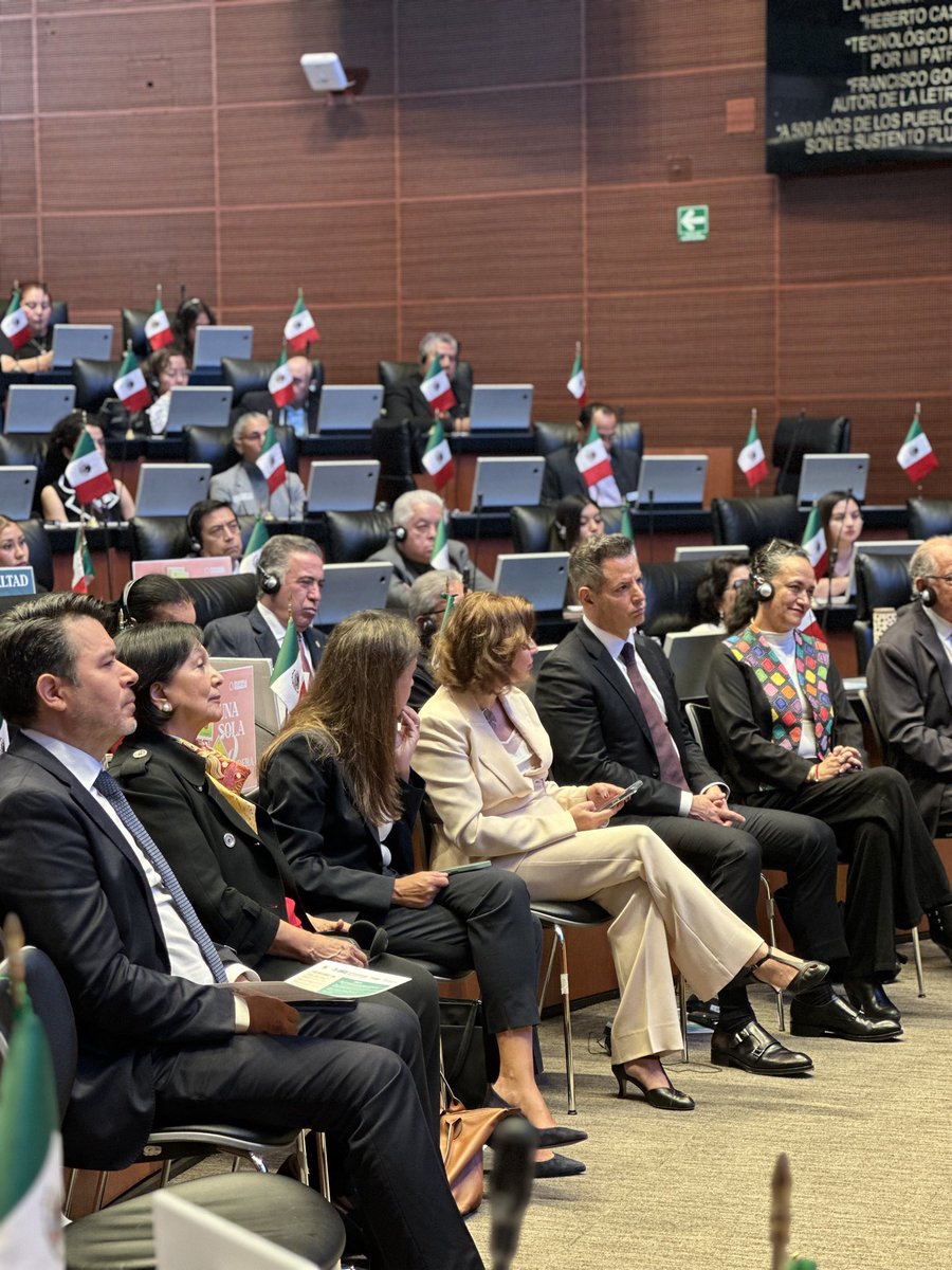xade_mm's tweet photo. En este encuentro, México reafirma su compromiso con la protección internacional con enfoque de derechos y soluciones duraderas. 
La cooperación  con @AcnurMexico seguirá siendo estratégica y #MexicoIntegra abre una nueva oportunidad para avanzar.  @comar_sg @chiaraUNHCR https://t.co/roTgjyfuse