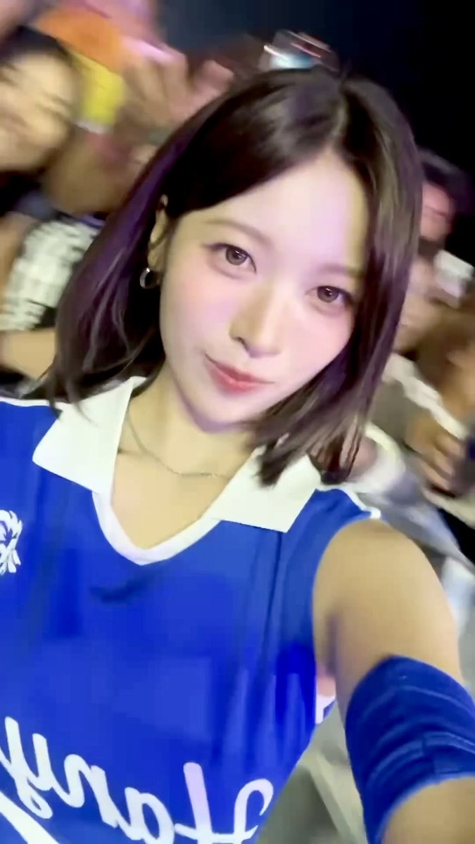 aprilmay_rs's tweet photo. 무슨 일이 일어나고 있나요❓ https://t.co/vx17oawMyA