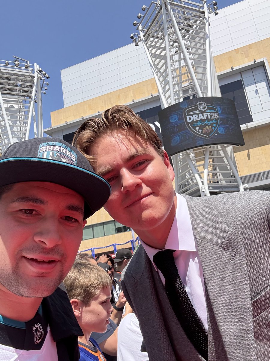 AllMLPEliteAli's tweet photo. I just realized I met  players who got drafted 1st, 2nd  and 3rd overall in the 2025 NHL draft https://t.co/BwFvmul4TW