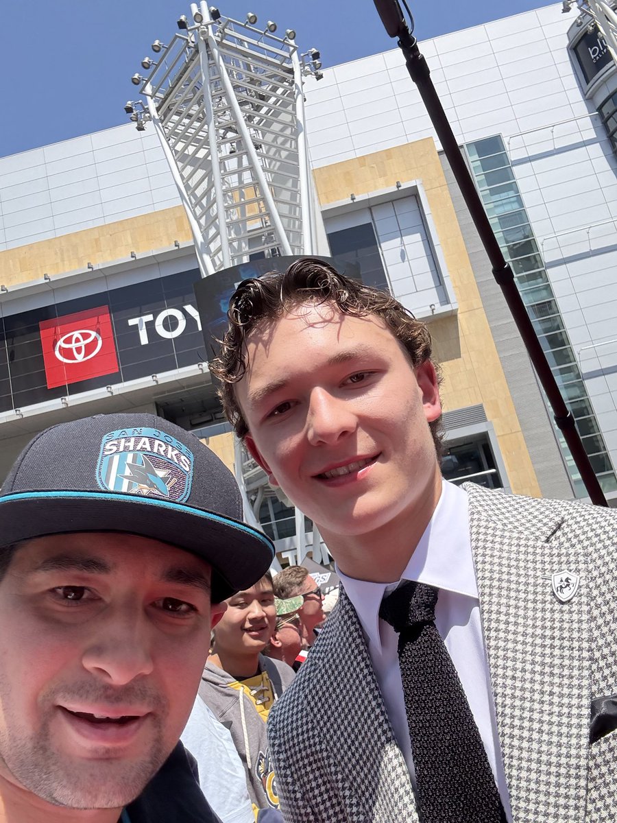 AllMLPEliteAli's tweet photo. I just realized I met  players who got drafted 1st, 2nd  and 3rd overall in the 2025 NHL draft https://t.co/BwFvmul4TW