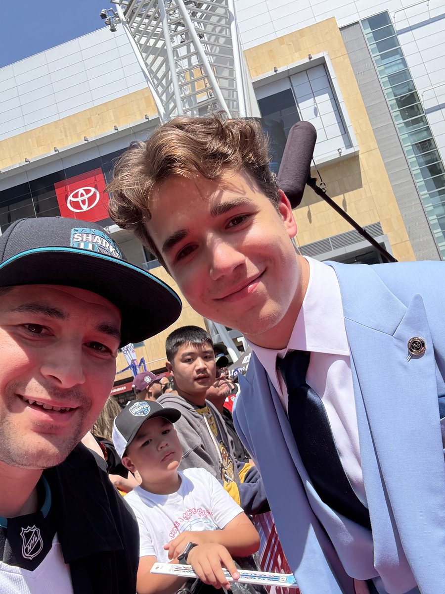 AllMLPEliteAli's tweet photo. I just realized I met  players who got drafted 1st, 2nd  and 3rd overall in the 2025 NHL draft https://t.co/BwFvmul4TW