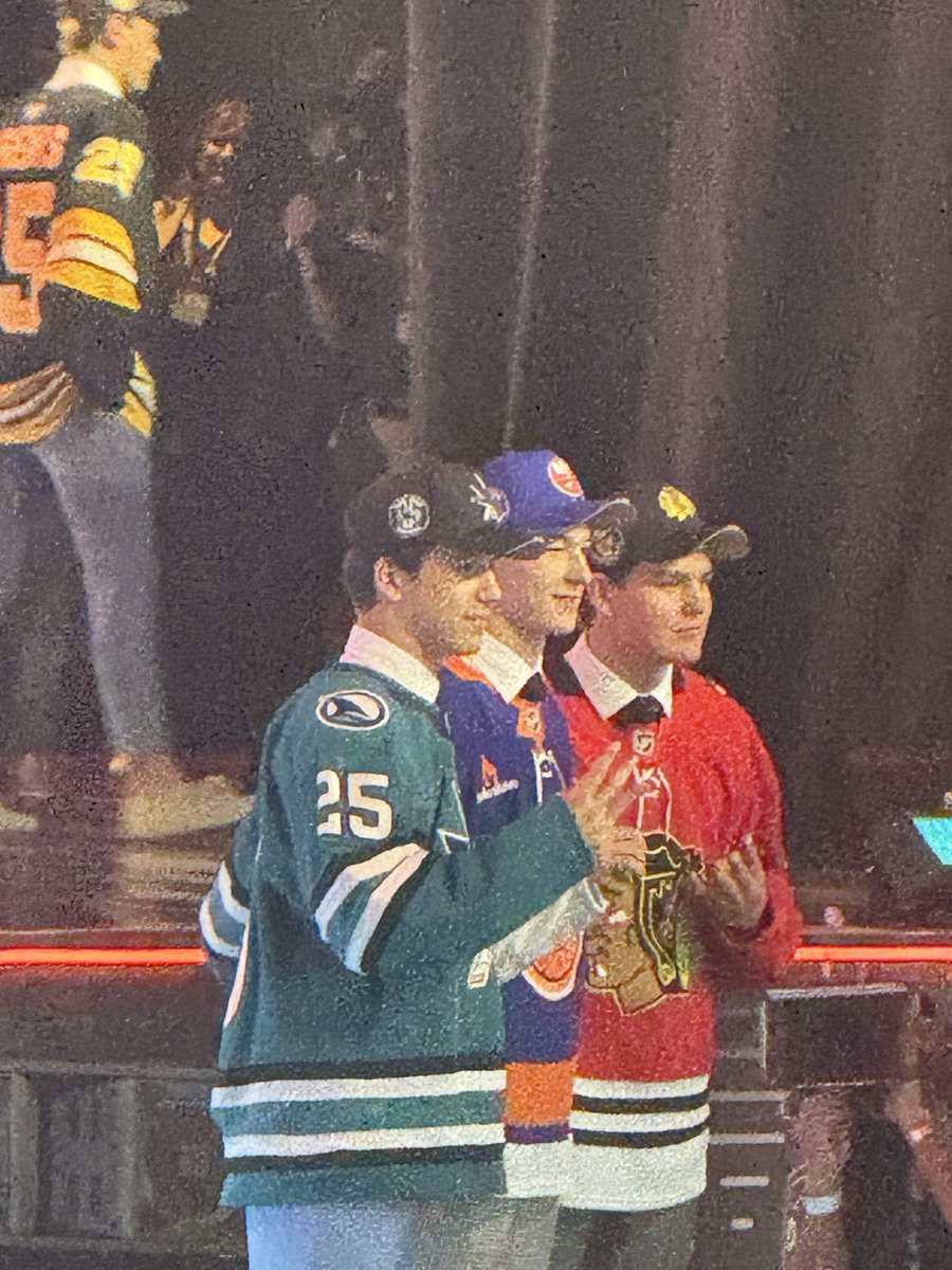 AllMLPEliteAli's tweet photo. I just realized I met  players who got drafted 1st, 2nd  and 3rd overall in the 2025 NHL draft https://t.co/BwFvmul4TW