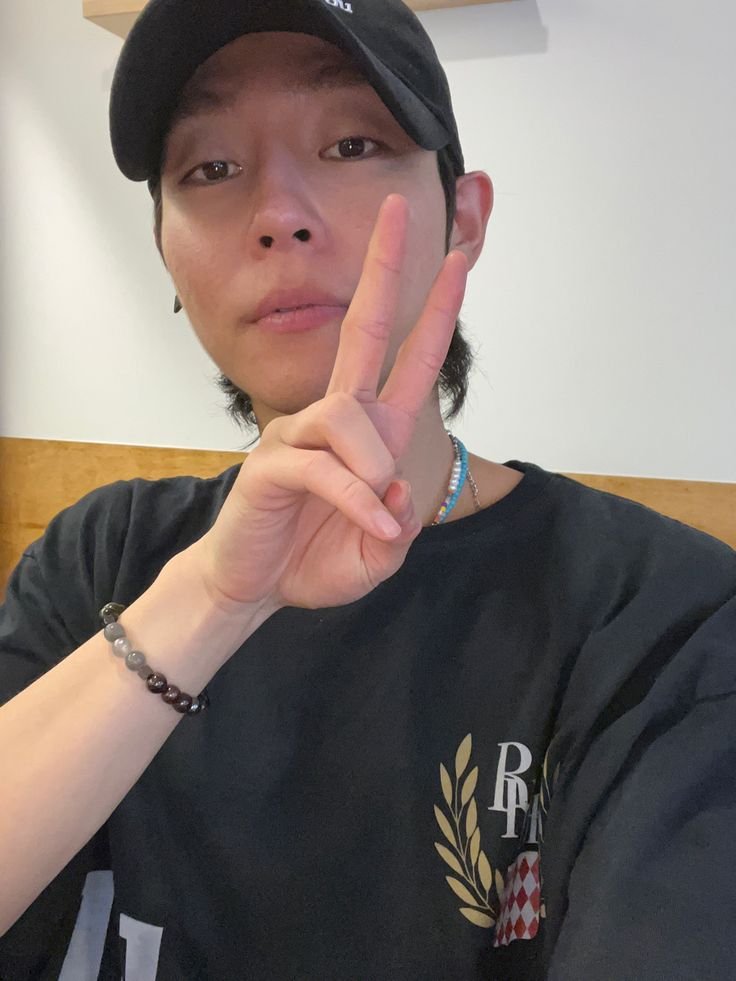 iwwoosung's tweet photo. 일하시느라 바쁘시겠지만, 식사 거르지 마시고 건강 잘 챙기세요. 🫰🌹 https://t.co/dZeUbe2Dv7