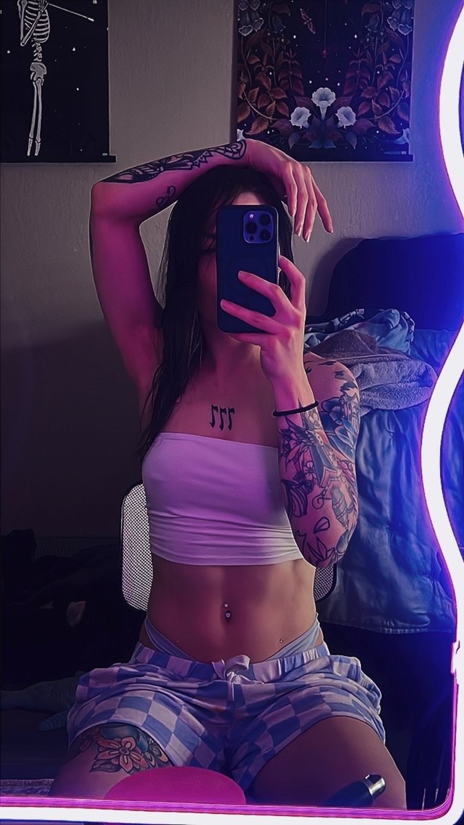 LuckyQira's tweet photo. Its 10:25pm what text are you sending me?

#fyp #nsfw #thaigirls #hot #useme #baddie https://t.co/4O4UZVcagp