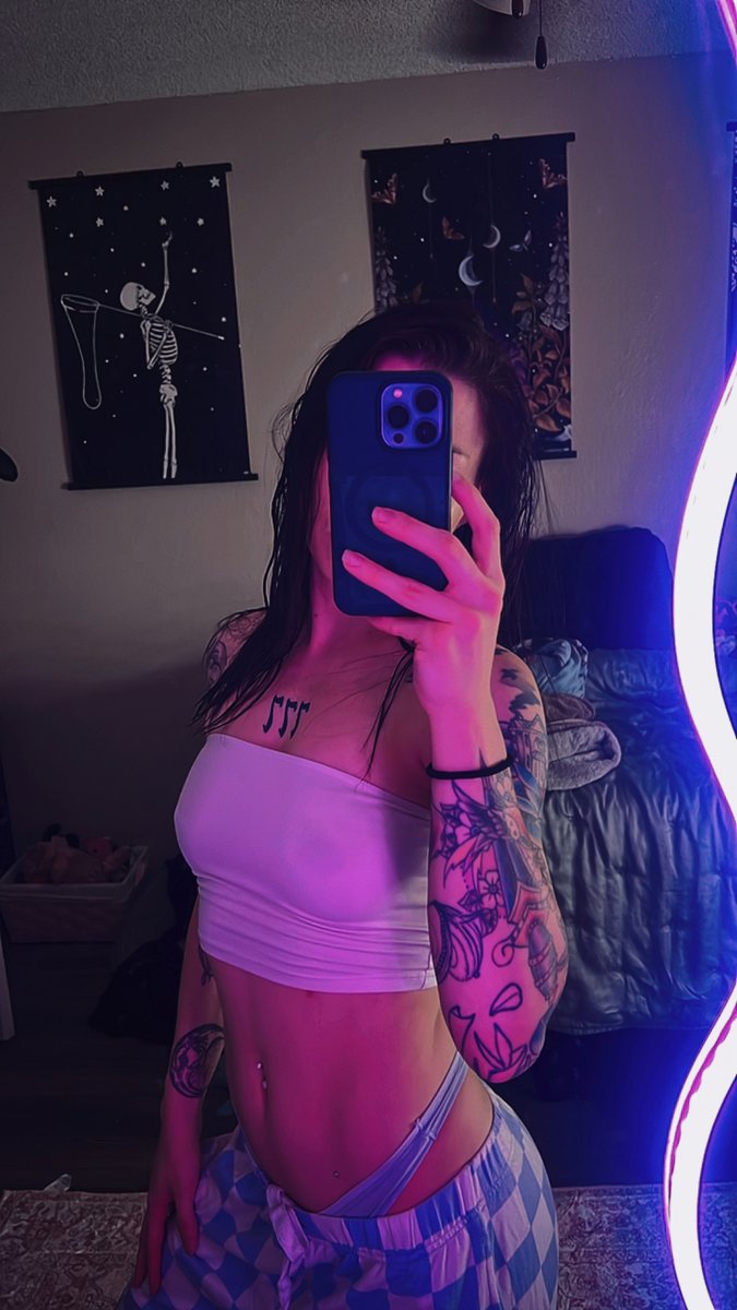 LuckyQira's tweet photo. Its 10:25pm what text are you sending me?

#fyp #nsfw #thaigirls #hot #useme #baddie https://t.co/4O4UZVcagp
