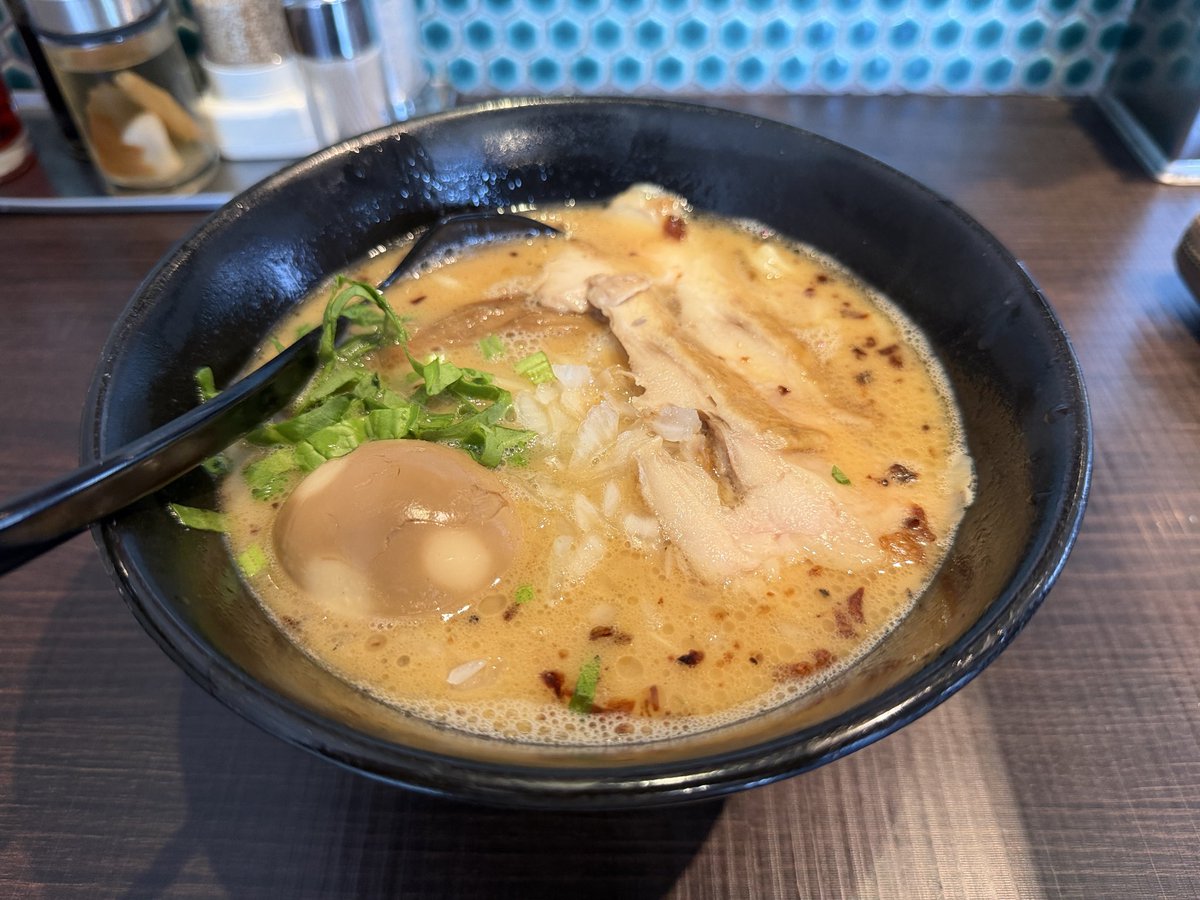 girute12's tweet photo. 1番会社に近いラーメン屋 https://t.co/DESeKIbtZk